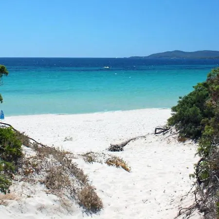 Charming Seafront With Garden And Patio Apartman Fertilia