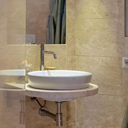 Charming Seafront With Garden And Patio Apartman