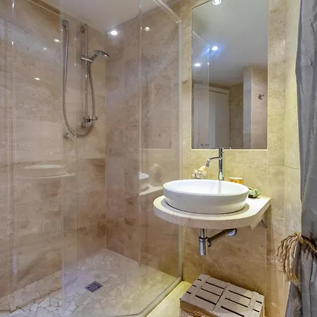 Charming Seafront With Garden And Patio * Fertilia