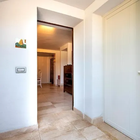 Charming Seafront With Garden And Patio Fertilia