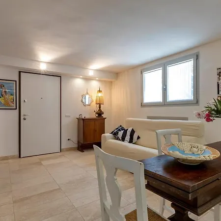 Apartment Charming Seafront With Garden And Patio