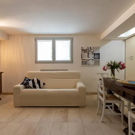 Apartment Charming Seafront With Garden And Patio Fertilia