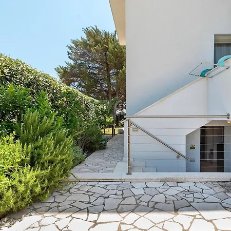 Charming Seafront With Garden And Patio