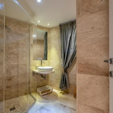 Charming Seafront With Garden And Patio