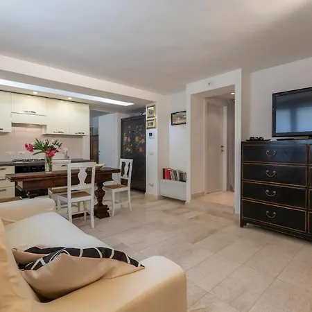 Charming Seafront With Garden And Patio