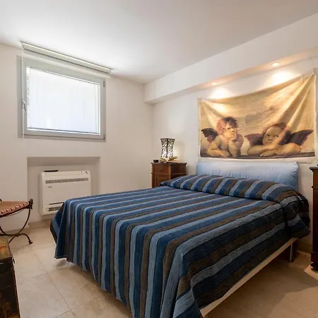 Apartment Charming Seafront With Garden And Patio