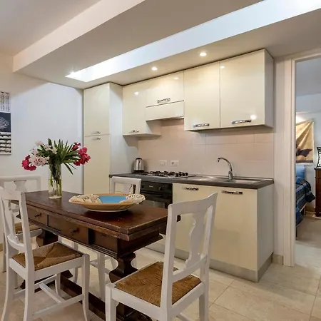 Apartment Charming Seafront With Garden And Patio Fertilia